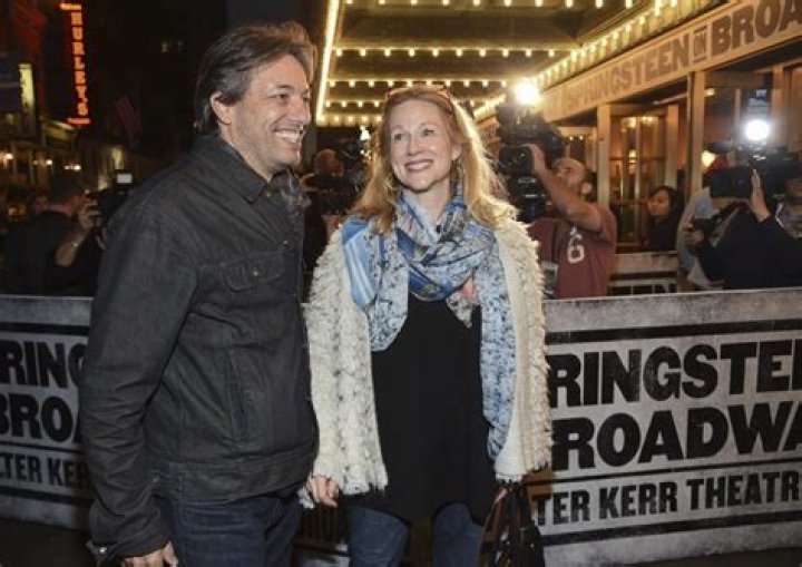 Laura Linney Bio, Age, Height, Husband and Net Worth