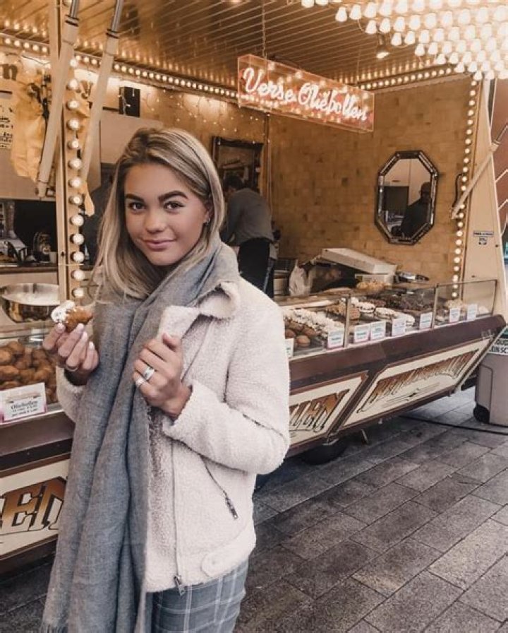 Lotte van der Zee - Celebrity