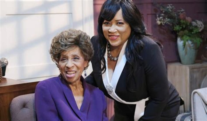 Who Is Lexie Roth? Her Wiki, Age, Parents, Family, Dating Status & Facts