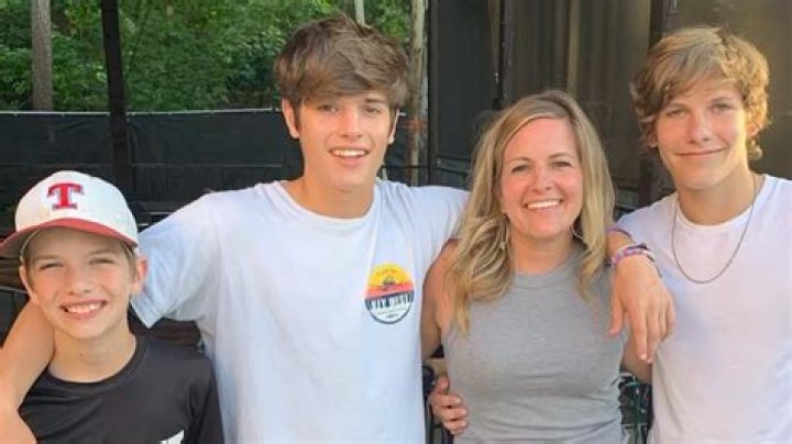 Zaven Collins Girlfriend, Parents, Height, Family, Salary & Facts